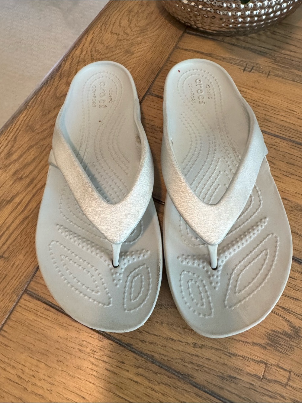 CROCS Women’s Metallic Pearl Flip Sandals